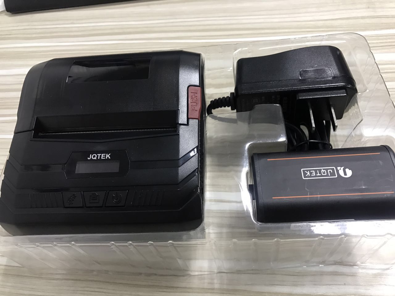 售出濟(jì)強便攜式藍(lán)牙無線打印機(jī)JLP352到中山某五金電器有限公司