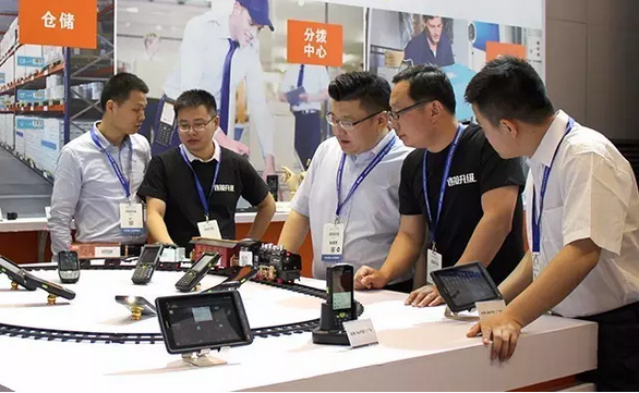 東集：智慧物流，以人為本