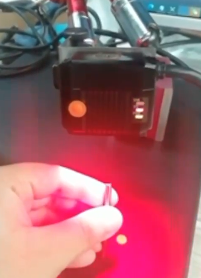 艾韋迅IVY8040M讀取4mm4mm激光蝕刻二維碼蝕刻品質(zhì)較差，  金屬反光強，需要高解碼性能+良好光處理。.png